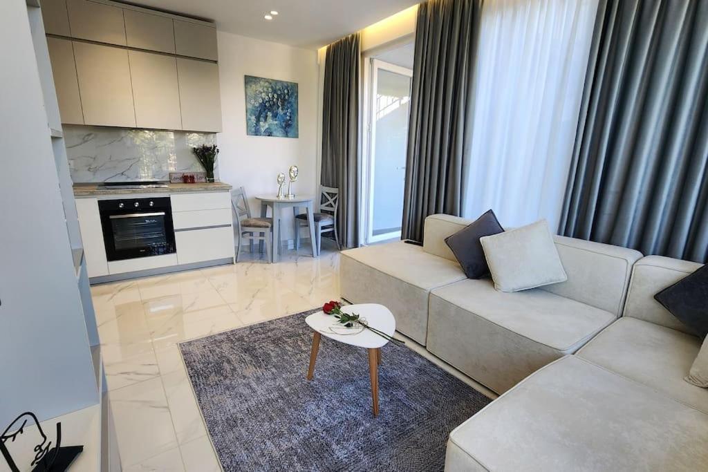 Penthouse With A City View Тирана Экстерьер фото