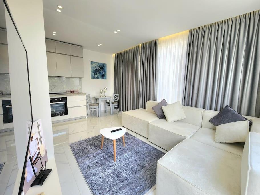 Penthouse With A City View Тирана Экстерьер фото