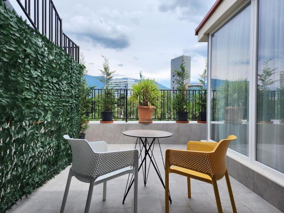 Penthouse With A City View Тирана Экстерьер фото