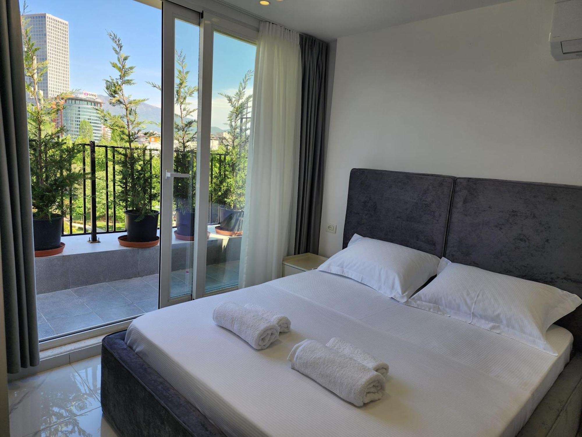 Penthouse With A City View Тирана Экстерьер фото